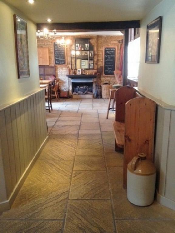 The Royal Oak Burford Bed & Breakfast Exterior photo